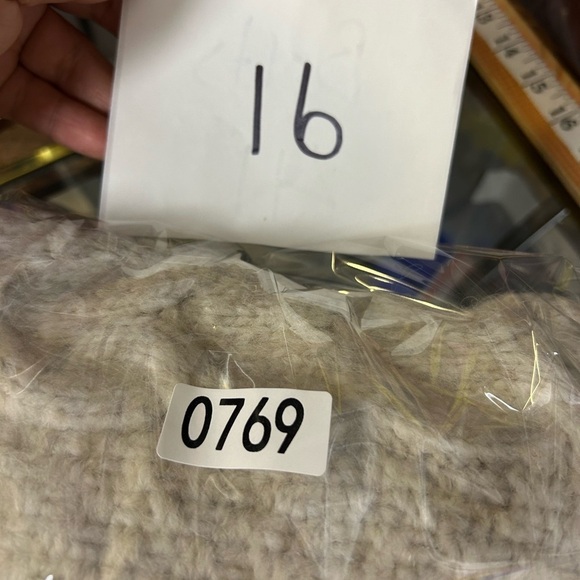 American Eagle M Cable Knit Crop Sweater Fisherman Wool Blend Neutral Turtleneck - Picture 11 of 11